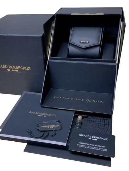 Girard Perregaux Laureato 81010-11-433-11A